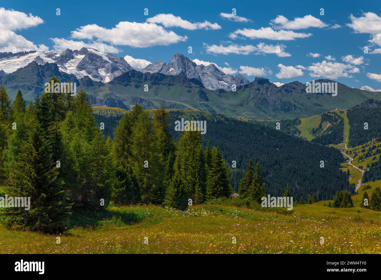 Dolomiti in Alta Badia paesaggio picchi di amd vista, regione Trentino Alto Adige Italia Foto Stock