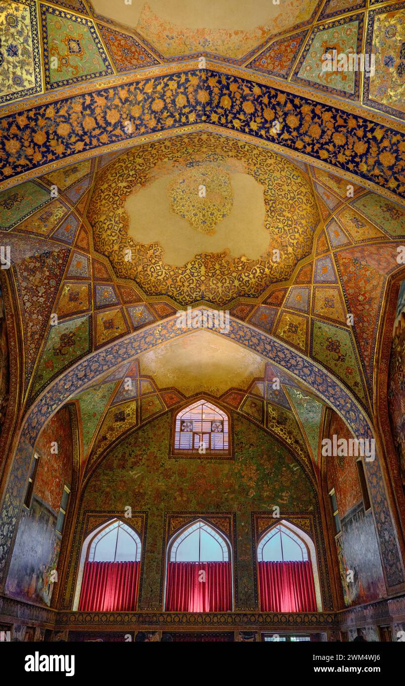 Isfahan, Iran, 06.30.2023: Chehel Sotoun, vista interna di Chehel sotoun, Iran. Foto Stock