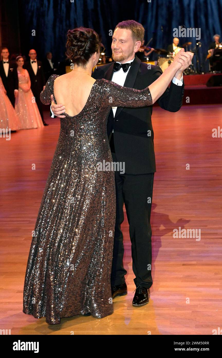 Michael Kretschmer mit Partnerin Annett Hofmann beim 16. SemperOpernball 2024 in der Semper Oper. Dresda, 23.02.2024 *** Michael Kretschmer con il partner Annett Hofmann al 16 SemperOperaball 2024 alla Semper Opera Dresda, 23 02 2024 foto:XF.xKernx/xFuturexImagex semperopernball 4329 Foto Stock