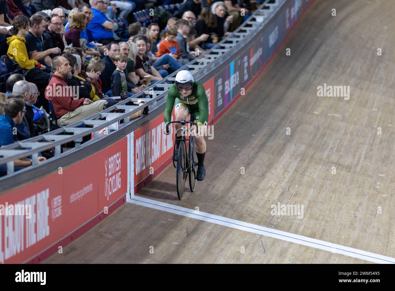 British National Track Championships 2024, National Cycling Centre, Manchester, 24 febbraio 2024, Women's Sprint Qualification, crediti: Aaron Badkin/Alamy Live News Foto Stock