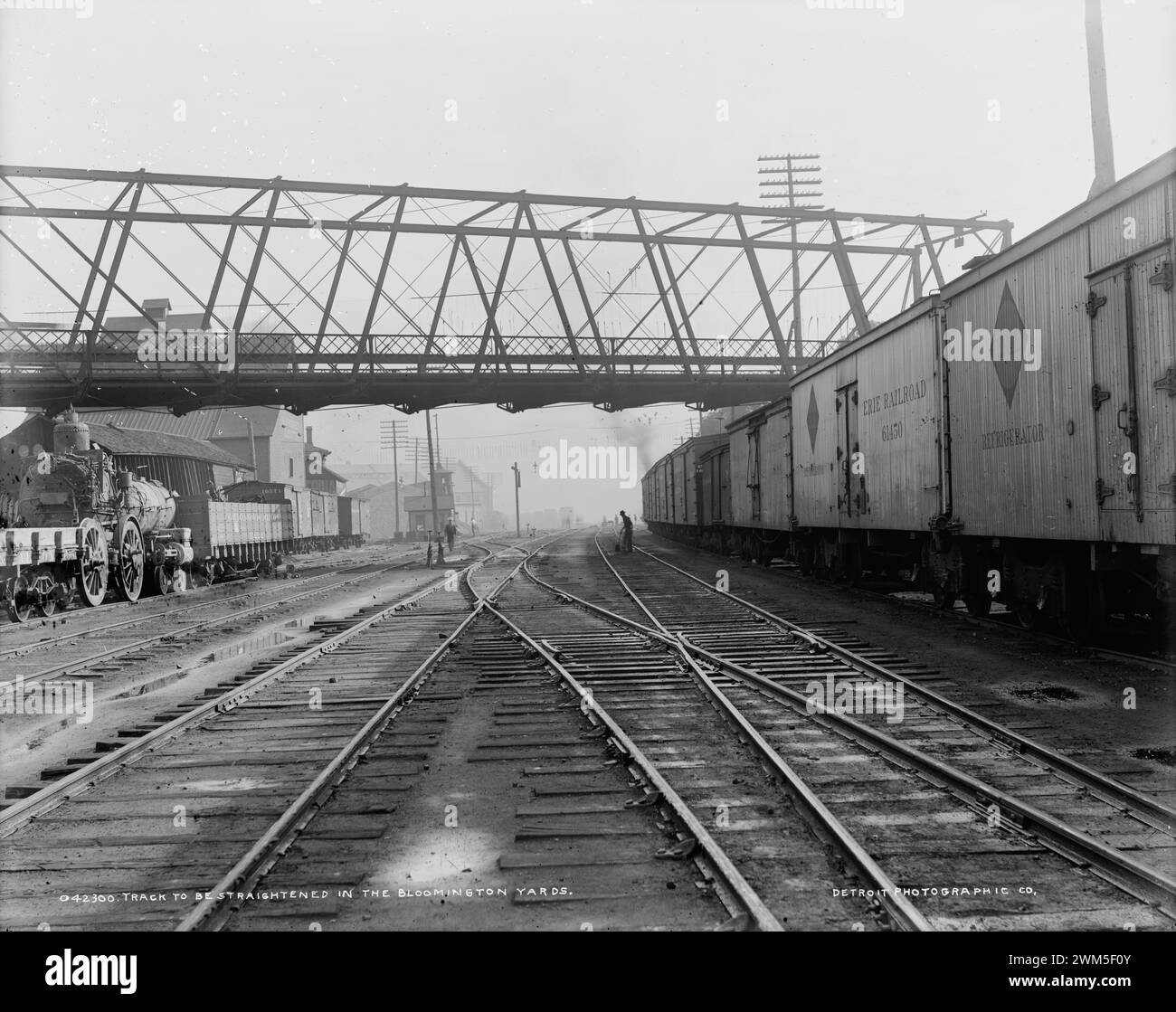 Binario da raddrizzare nei cantieri Bloomington - cantiere ferroviario e treni merci - Detroit Publ Co foto c 1900 Foto Stock
