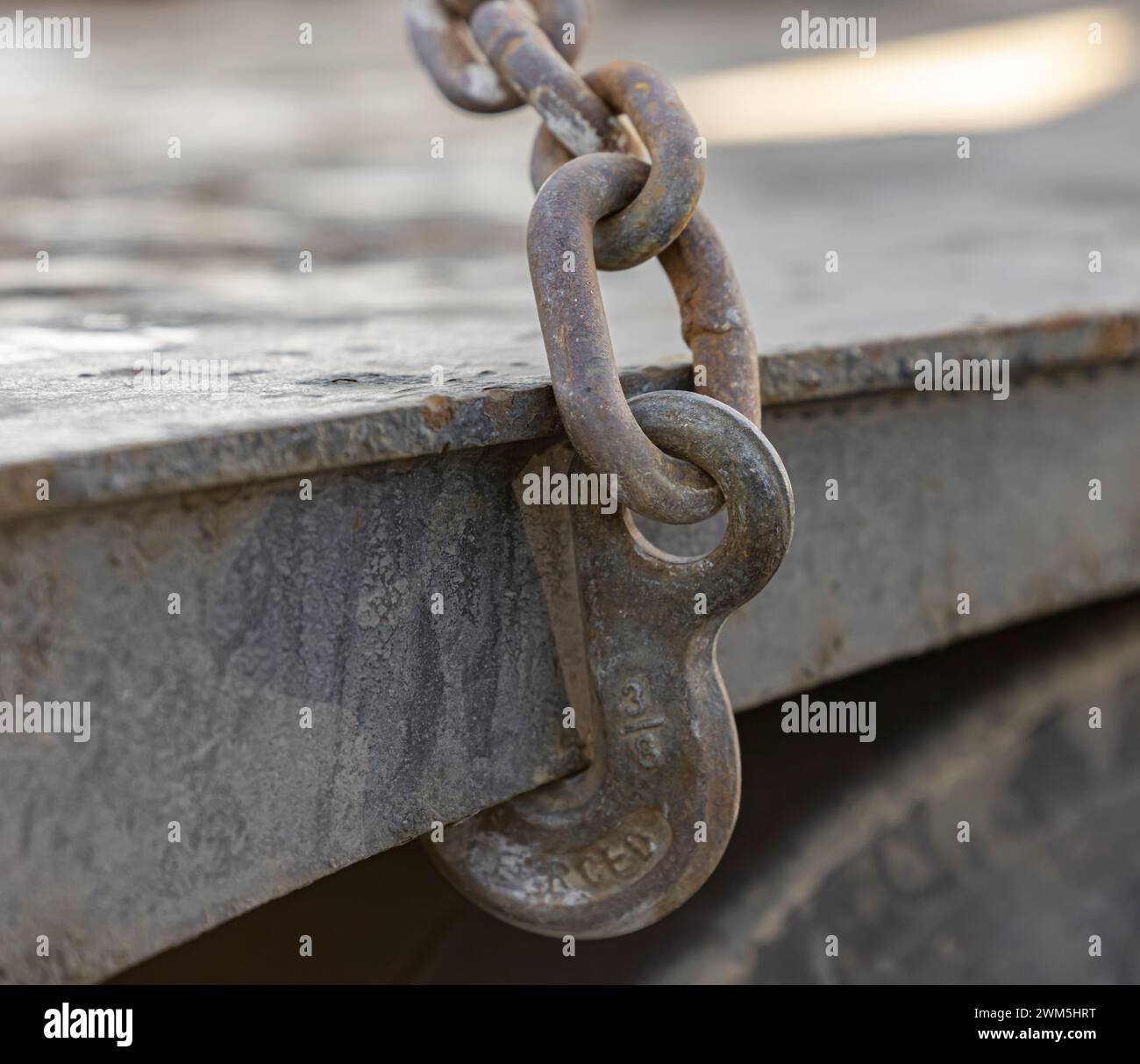 Immagine dettagliata di un gancio e una catena Foto Stock