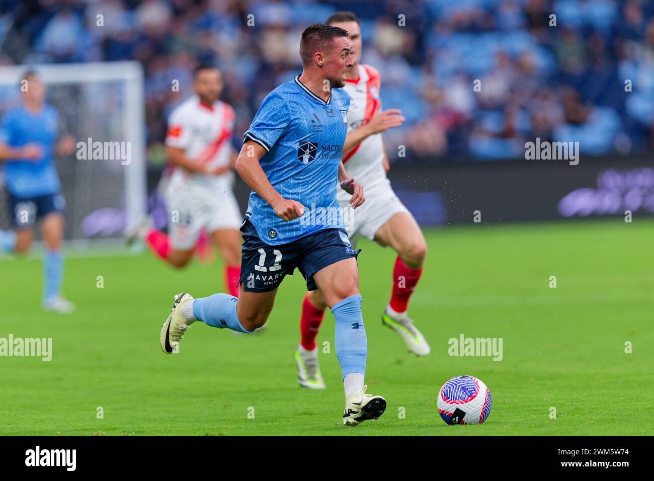 Sydney, Australia. 24 febbraio 2024. Róbert Mak del Sydney FC controlla la palla durante la partita A-League Men Rd18 tra Sydney FC e Melbourne City all'Alliance Stadium il 24 febbraio 2024 a Sydney, Australia Credit: IOIO IMAGES/Alamy Live News Foto Stock