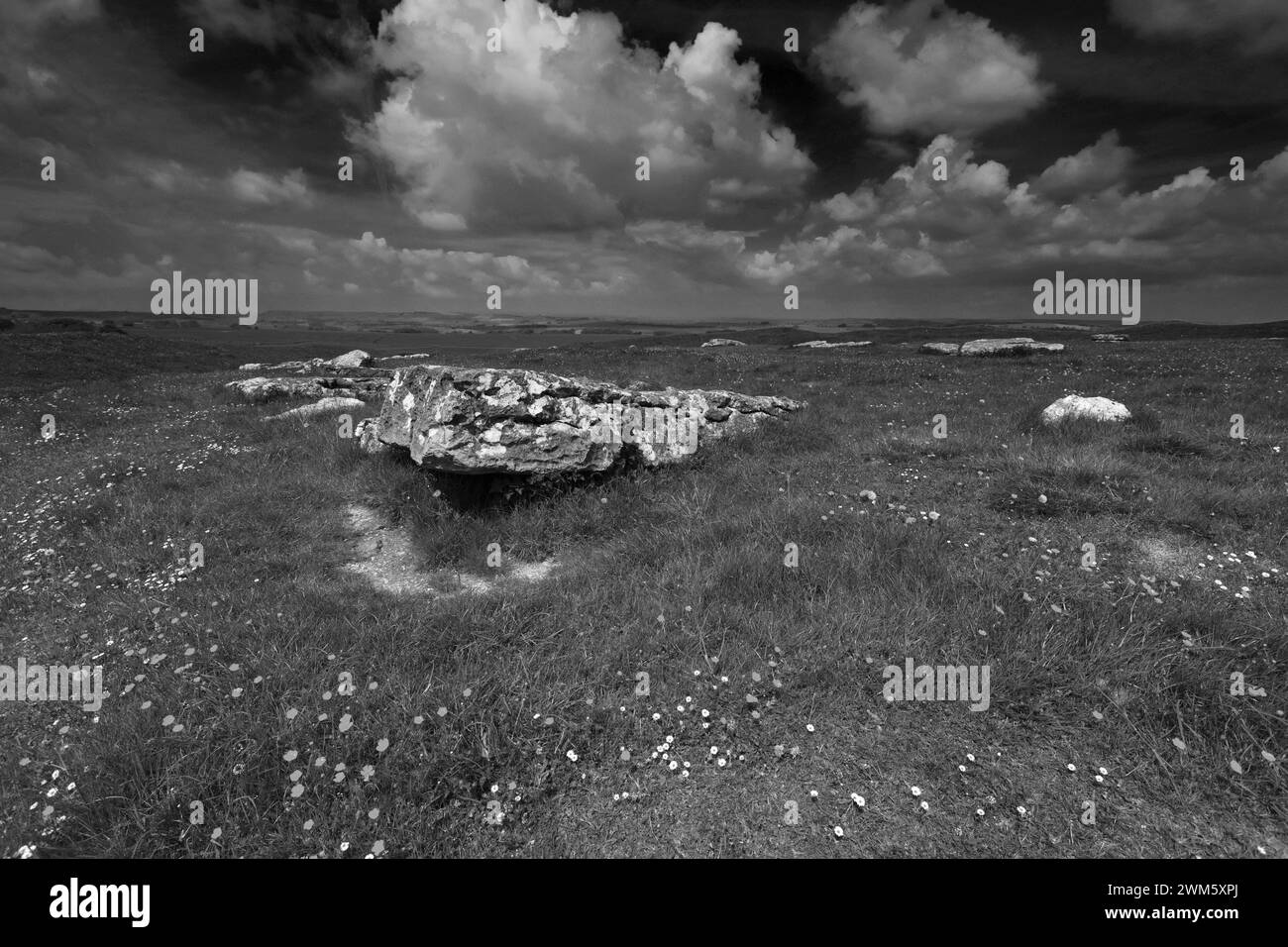 Arbor Low Henge Stone Circle, vicino al villaggio di Monyash, Peak District National Park, Derbyshire, Inghilterra, Regno Unito Foto Stock