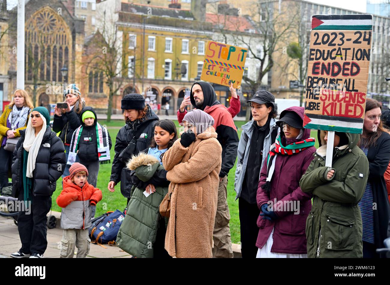 Piccolo silenzio fermare la protesta bombardata per la Palestina a Bristol College Green, Regno Unito Foto Stock