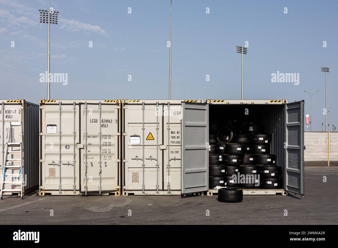 Goodyear Tires, pneus, container durante il Prologo del Campionato Mondiale Endurance 2024, dal 24 al 26 febbraio 2024 sul circuito Internazionale Losail di Lusail, Qatar Foto Stock