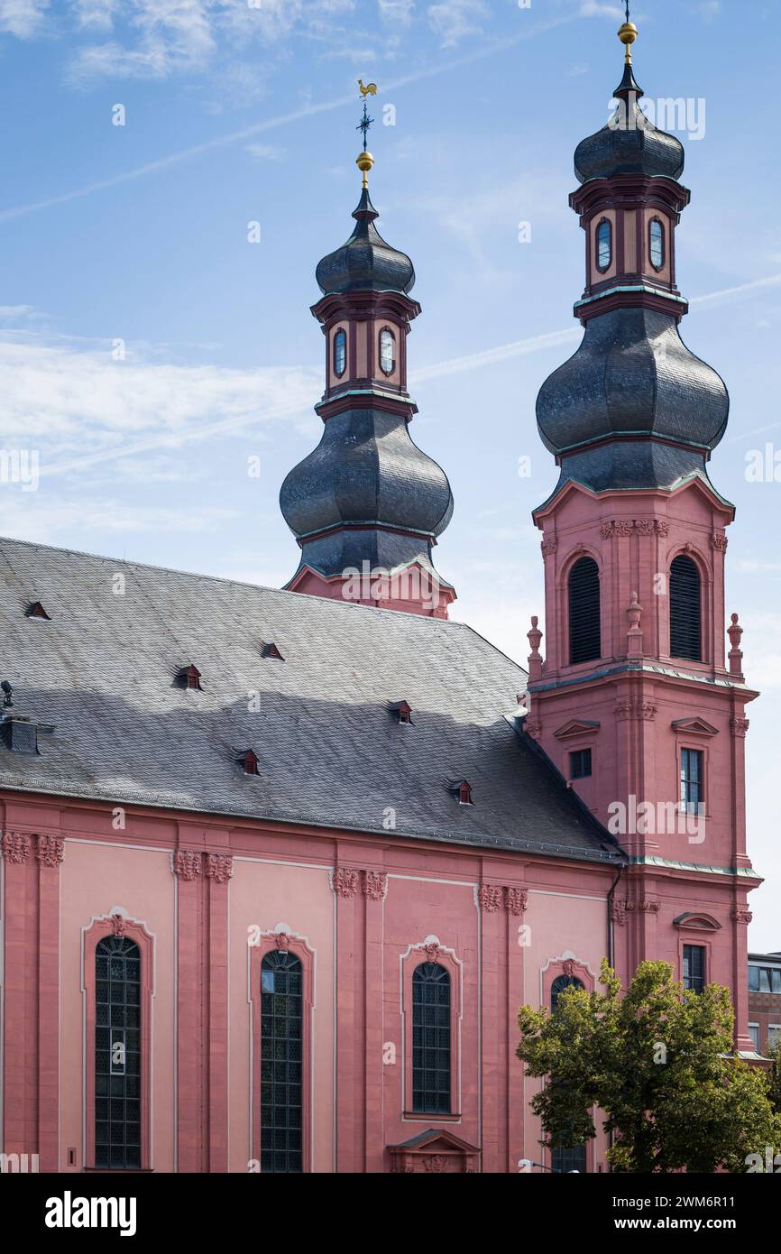 Chiesa di San Pietro / Peterskirche, Magonza, Germania un edificio rococò del 1749-56. Esterno, torri con cupole a cipolla. Foto Stock