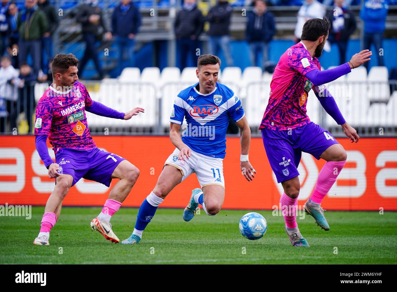 Brescia, Italia. 24 febbraio 2024. Gabriele Moncini (Brescia calcio) durante Brescia calcio vs AC Reggiana, partita di serie B a Brescia, Italia, 24 febbraio 2024 Credit: Independent Photo Agency/Alamy Live News Foto Stock