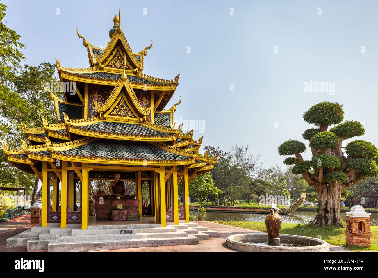 Piccolo tempio buddista nella città antica, Muang Boran, provincia di Samut Prakan, Thailandia Foto Stock
