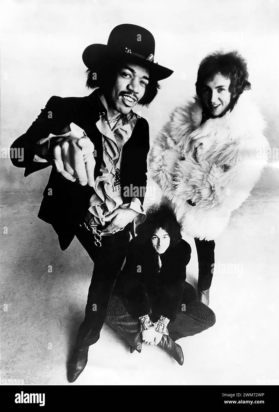 Jimi Hendrix. Ritratto del chitarrista e cantante americano James Marshall "Jimi" Hendrix (nato Johnny Allen Hendrix; 1942-1970) con la Jimi Hendrix Experience (Noel Redding e Mitch Mitchell) nel 1968 Foto Stock
