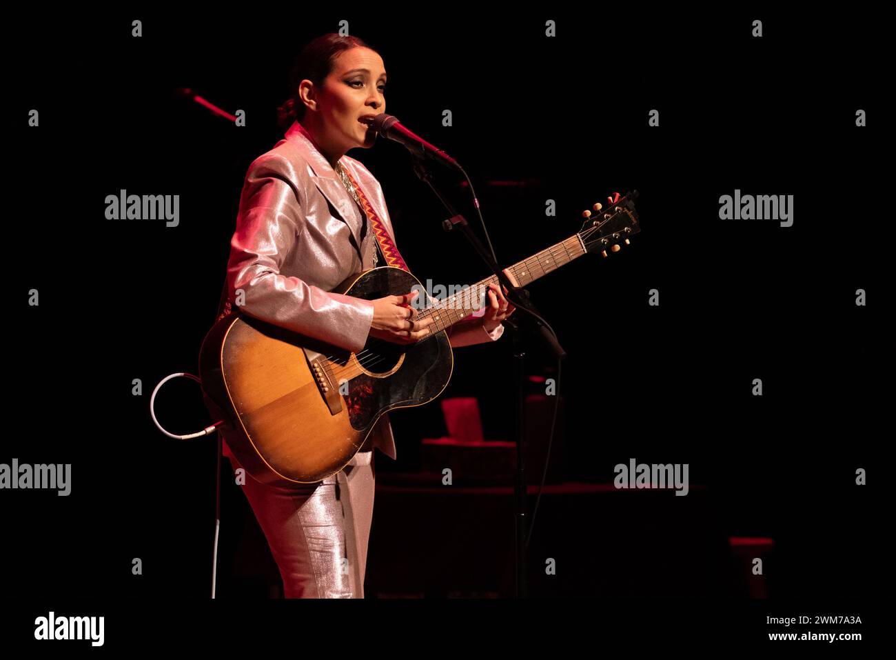 Fort Lauderdale, Stati Uniti. 23 febbraio 2024. Gaby Moreno si esibisce a Fort Lauderdale, Florida, il 23 febbraio 2024. La cantautrice e chitarrista guatemalteca vincitrice del Grammy fa un tour a sostegno del suo ultimo album. (Foto di Geoffrey Clowes/Sipa USA) credito: SIPA USA/Alamy Live News Foto Stock