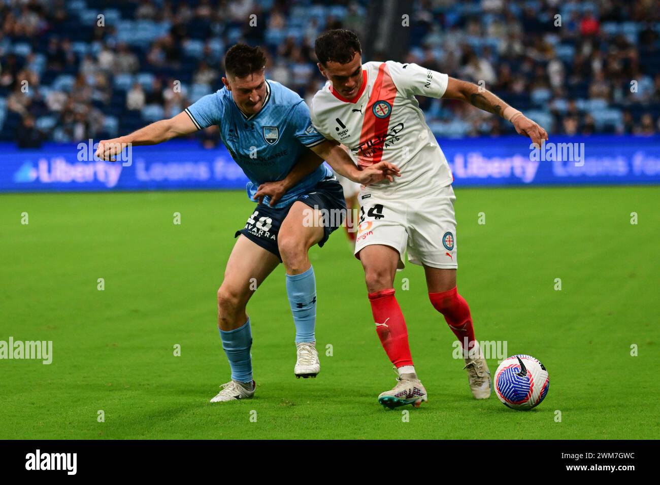 Parramatta, Australia. 24 febbraio 2024. Joseph Lolley (L) della squadra di Sydney FC e Vicente Felipe Fernández Godoy (R) del Melbourne City FC sono visti in azione durante il round 18 della stagione 2023/24 tra Sydney FC e Melbourne City FC tenutosi al CommBank Stadium. Punteggio finale; Sydney FC 1:1 Melbourne City FC. (Foto di Luis Veniegra/SOPA Images/Sipa USA) credito: SIPA USA/Alamy Live News Foto Stock