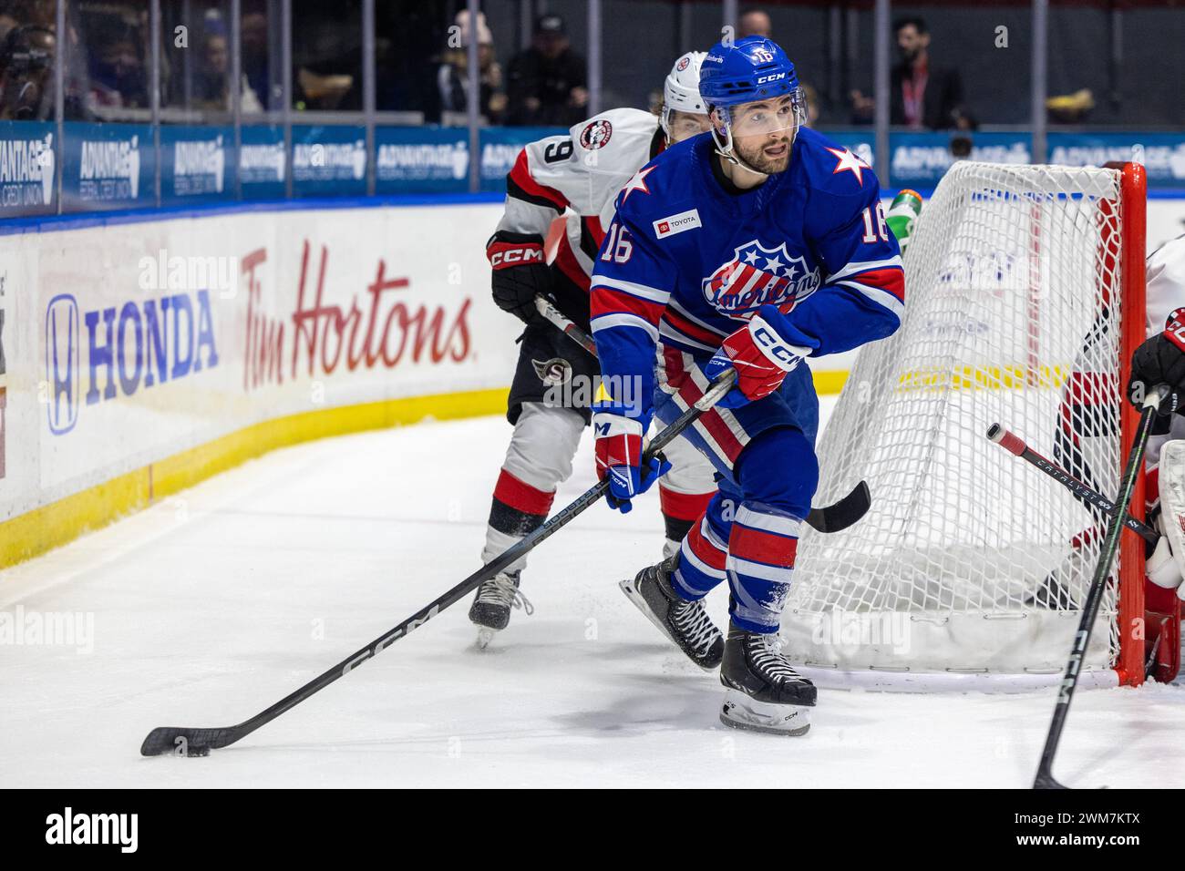 21 febbraio 2024: L'attaccante dei Rochester Americans Justin Richards (16) pattina il secondo periodo contro i Belleville Senators. I Rochester Americans ospitarono i Belleville Senators in una partita della American Hockey League alla Blue Cross Arena di Rochester, New York. (Jonathan tenca/CSM) Foto Stock