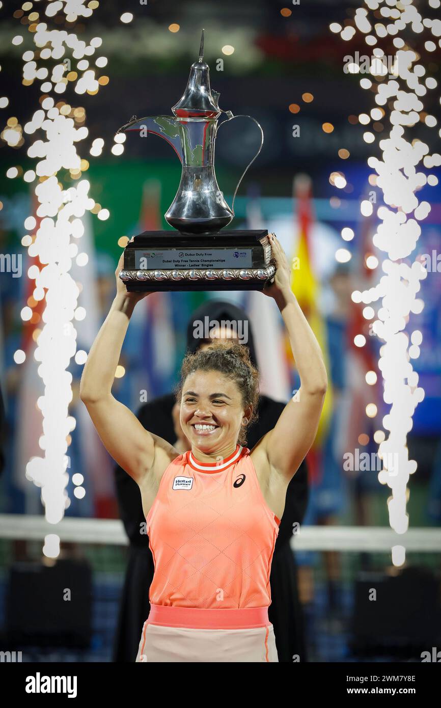 Jasmin Paolini di Italia vince il Dubai Duty Free Tennis Championships, Dubai, Emirati Arabi Uniti Foto Stock