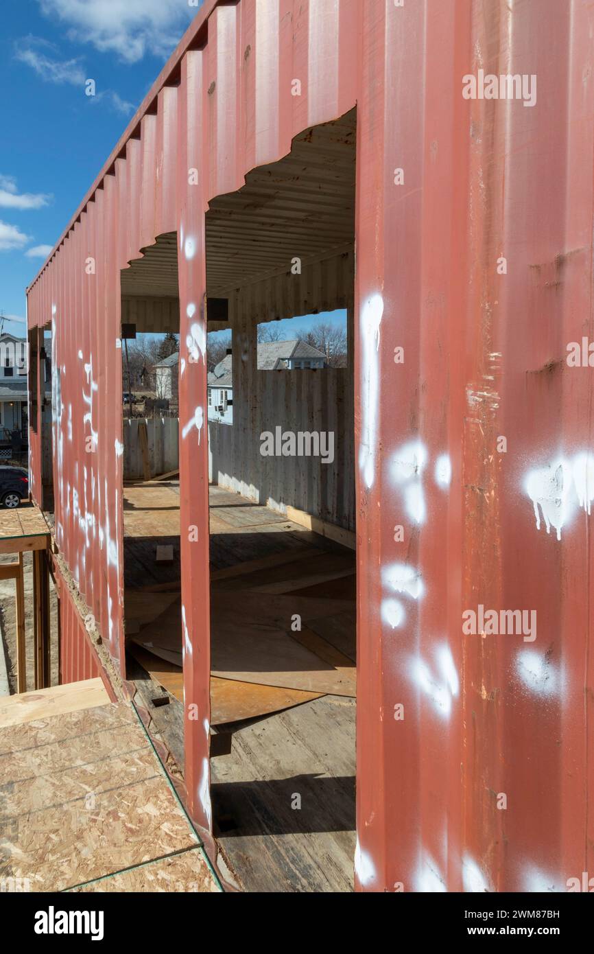 Detroit, Michigan - le case vengono costruite con container usati in un quartiere a basso reddito. Foto Stock