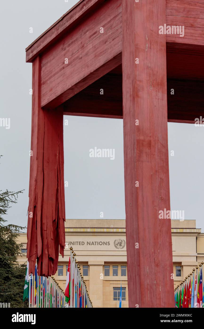 La sede delle Nazioni Unite a Ginevra. A causa dell'elevato costo dell'energia e della crisi di liquidità generale, molti dei piani e degli impianti degli uffici della sede centrale sono chiusi per risparmiare sulle spese. Anche il riscaldamento è abbassato e le luci spente in molte camere. Foto Stock