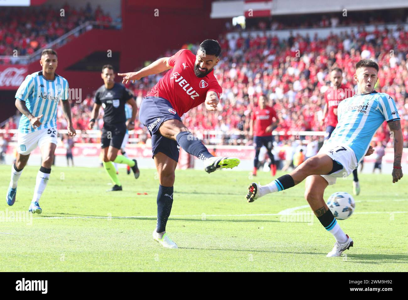 Buenos Aires, Argentina. 24 febbraio 2024. Alexis Canelo dell'Independiente durante la partita del 7° turno della Liga Profesional de Fútbol argentina allo Stadio Ricardo Bochini ( crediti: Néstor J. Beremblum/Alamy Live News Foto Stock