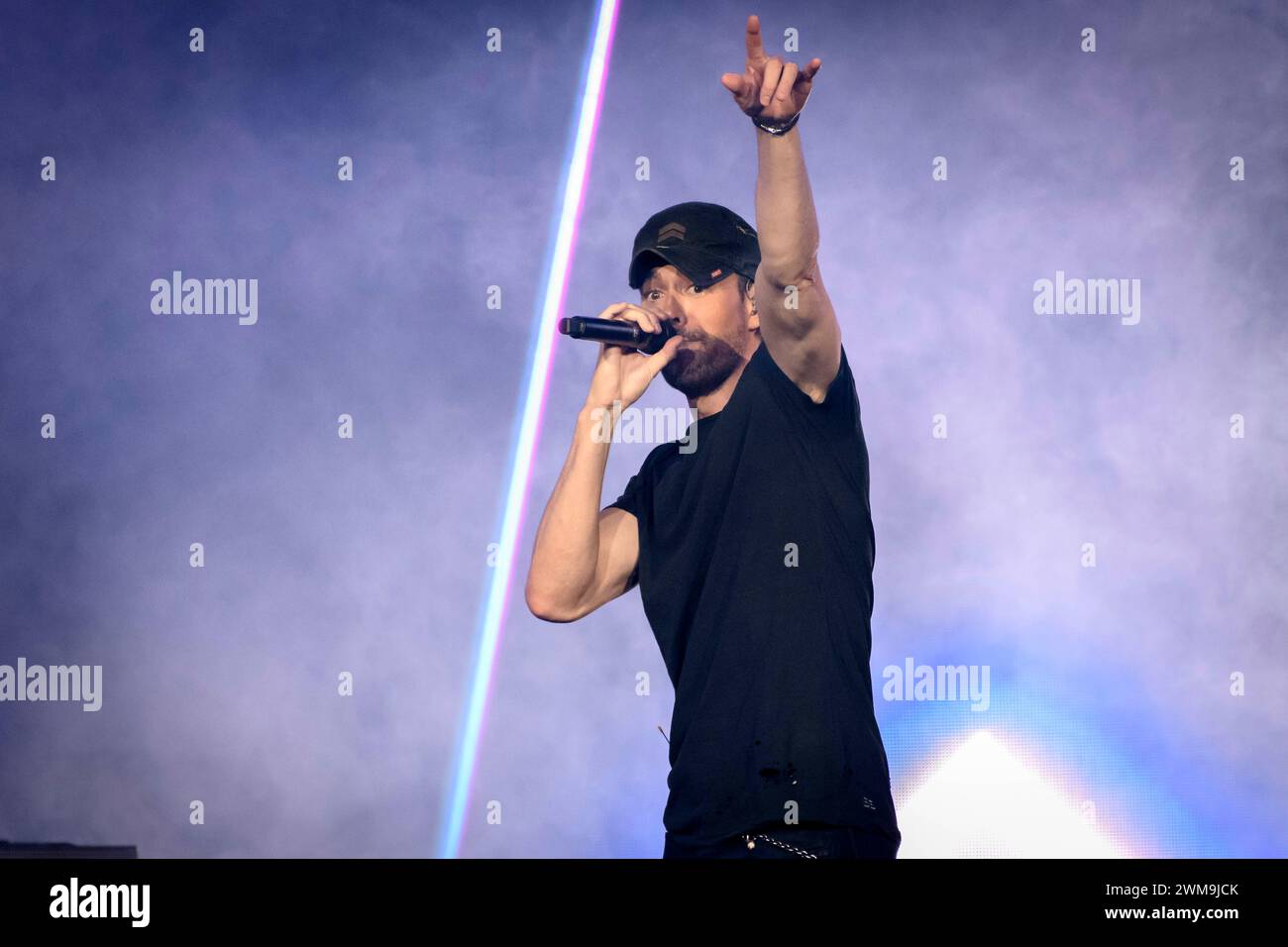 23 febbraio 2024, Toronto, Ontario, Canada: La cantante e cantautrice spagnola Enrique Iglesias, ha eseguito uno show sold out alla Scotiabank Arena come parte del Trilogy Tour 2024 a Toronto, Canada. Nella foto: ENRIQUE IGLESIAS (immagine di credito: © Angel Marchini/ZUMA Press Wire) SOLO USO EDITORIALE! Non per USO commerciale! Foto Stock