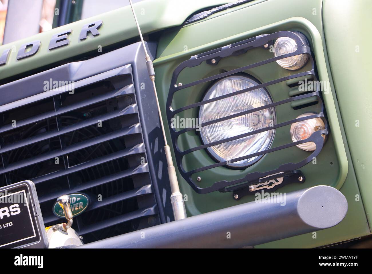 Landrover Defender Green Wrap avvistato durante l'evento in Sri Lanka. Foto Stock