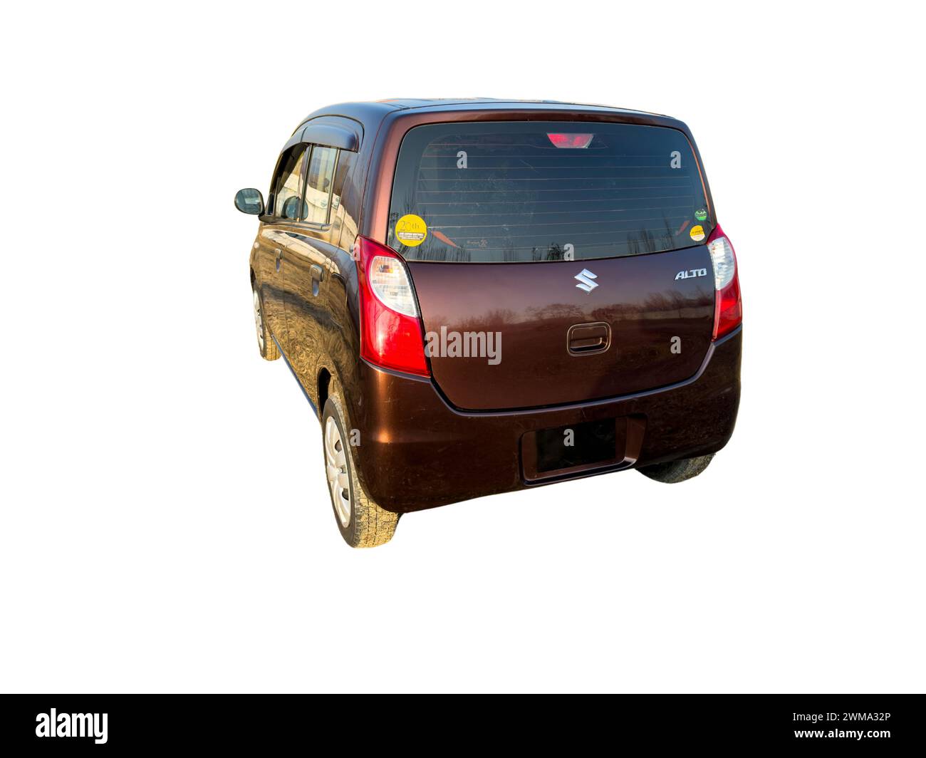 Suzuki alto piccola auto isolata su sfondo bianco: SWAT, Pakistan - 01 gennaio 2024. Foto Stock