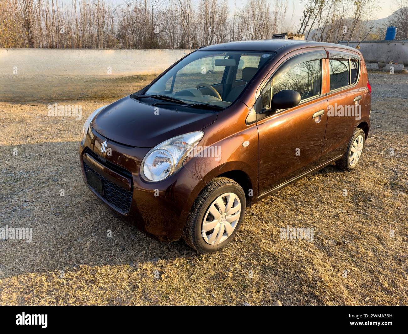 Vista frontale Suzuki alto compact car: SWAT, Pakistan - 01 gennaio 2024. Foto Stock