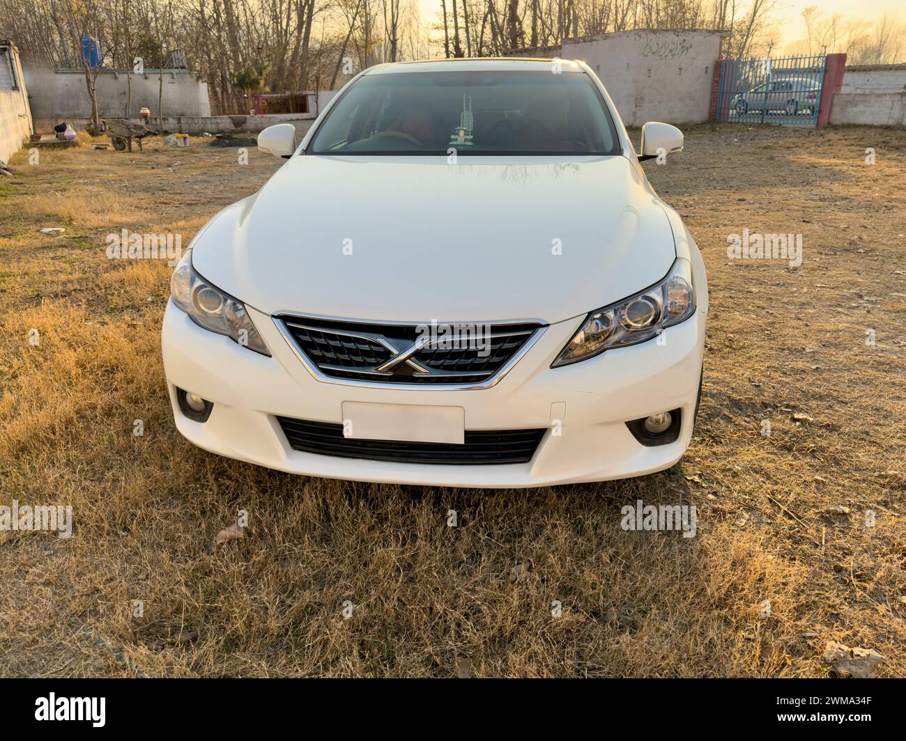Vista frontale Toyota Mark X CAR: SWAT, Pakistan - 01 gennaio 2024. Foto Stock