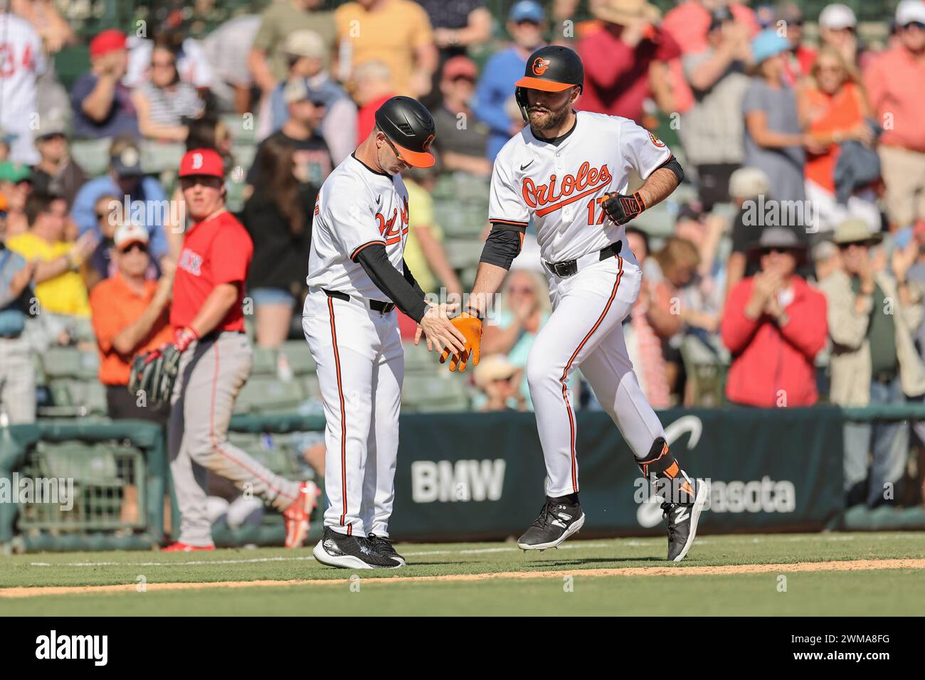 Sarasota FL USA; l'esterno destro dei Baltimore Orioles batte homer al centro sinistro durante una partita di allenamento primaverile della MLB contro i Boston Red Foto Stock