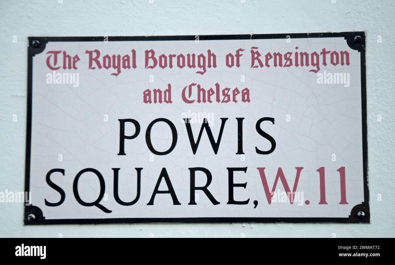 Powis Square non è solo un servizio locale, ma è utilizzata come sfondo per il famoso Carnevale di Notting Hill. Si è svolta la prima parata dei bambini. Foto Stock