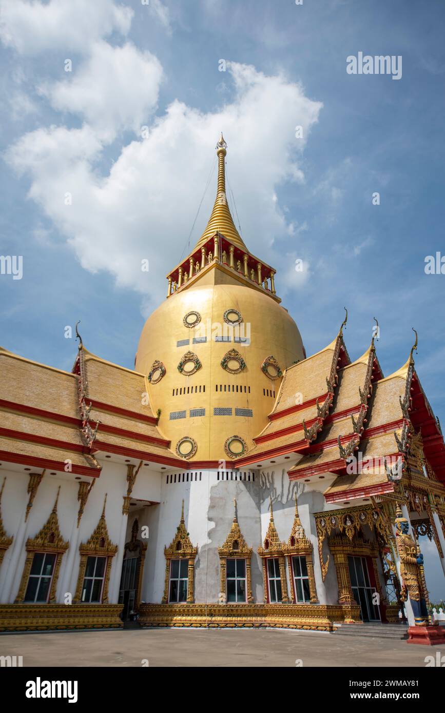 Il Wat Phrong Akat o Phra Archan Somchai vicino alla città di Mueang Chachoengsao nella provincia di Chachoengsao in Thailandia. Thailandia, Chachoengsao, Novemb Foto Stock