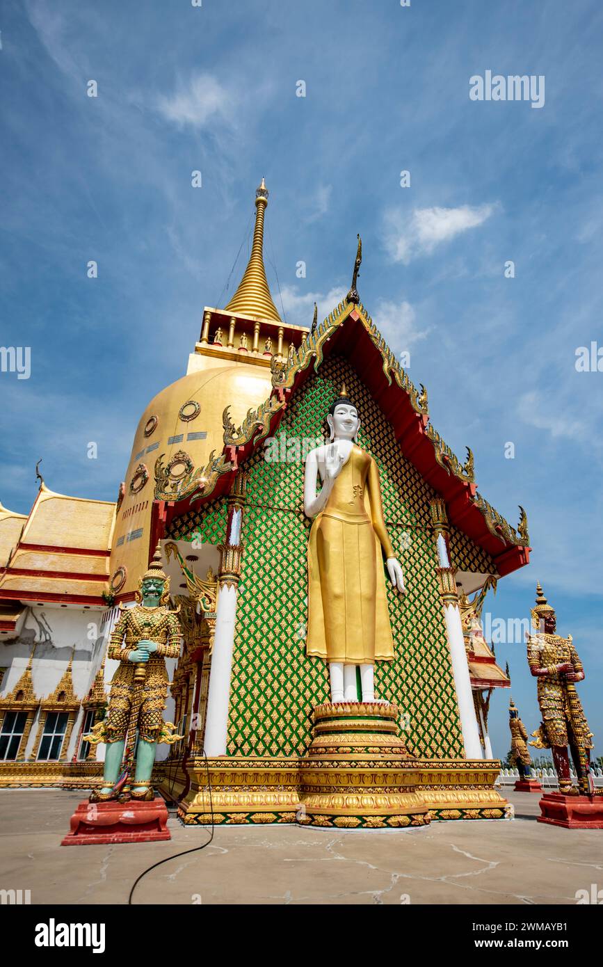 Il Wat Phrong Akat o Phra Archan Somchai vicino alla città di Mueang Chachoengsao nella provincia di Chachoengsao in Thailandia. Thailandia, Chachoengsao, Novemb Foto Stock