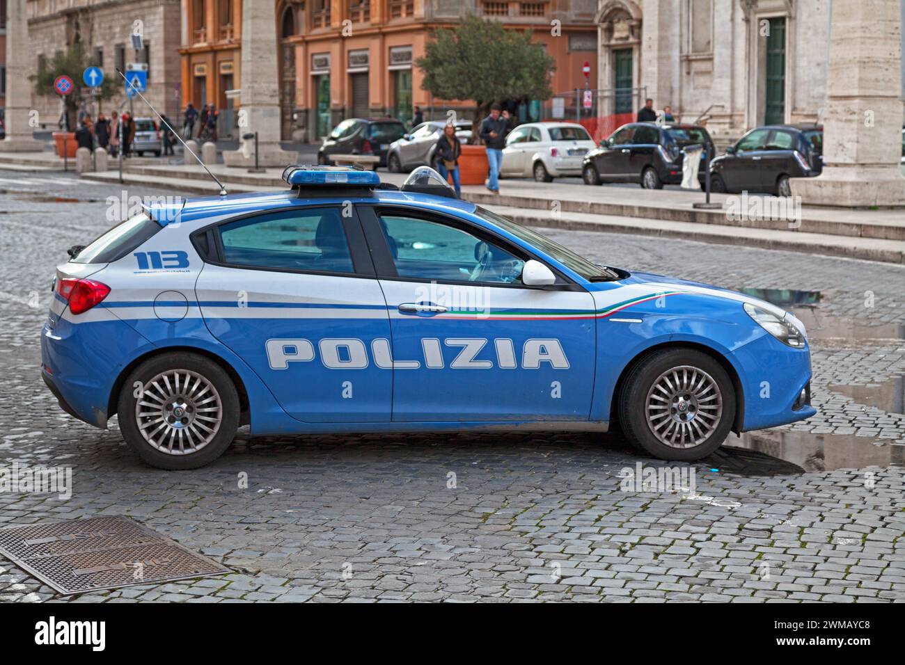 Roma, Italia - 18 marzo 2018: Auto della polizia parcheggiata in via della conciliazione neae città del Vaticano. Foto Stock