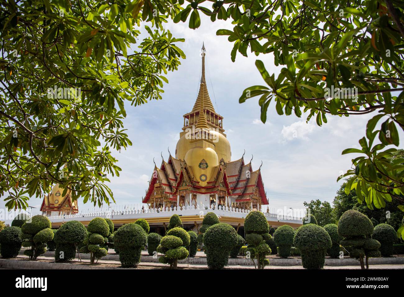 Il Wat Phrong Akat o Phra Archan Somchai vicino alla città di Mueang Chachoengsao nella provincia di Chachoengsao in Thailandia. Thailandia, Chachoengsao, Novemb Foto Stock