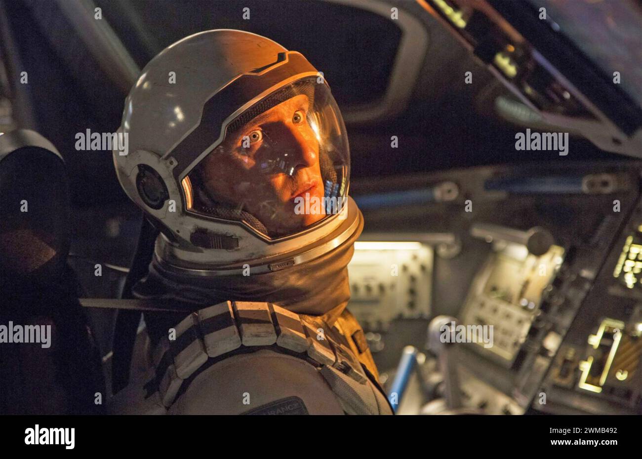 INTERSTELLAR 2014 Warner Bros Immagini film di fantascienza con Matthew McConaughey nel ruolo del pilota della NASA Joseph Cooper Foto Stock