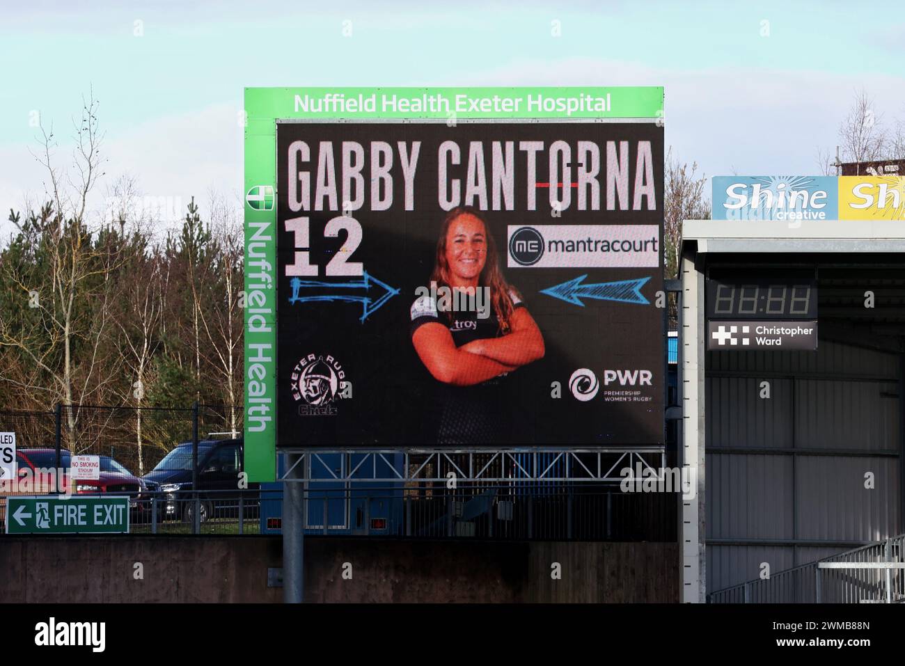 Exeter, Devon, Regno Unito. 24 febbraio 2024. Allianz Premiership Women's Rugby: Exeter Chiefs vs Harlequins Women at Sandy Park, Exeter, Devon, Regno Unito. Nella foto: Gabby Cantorna sul grande schermo credito: Nidpor/Alamy Live News Foto Stock