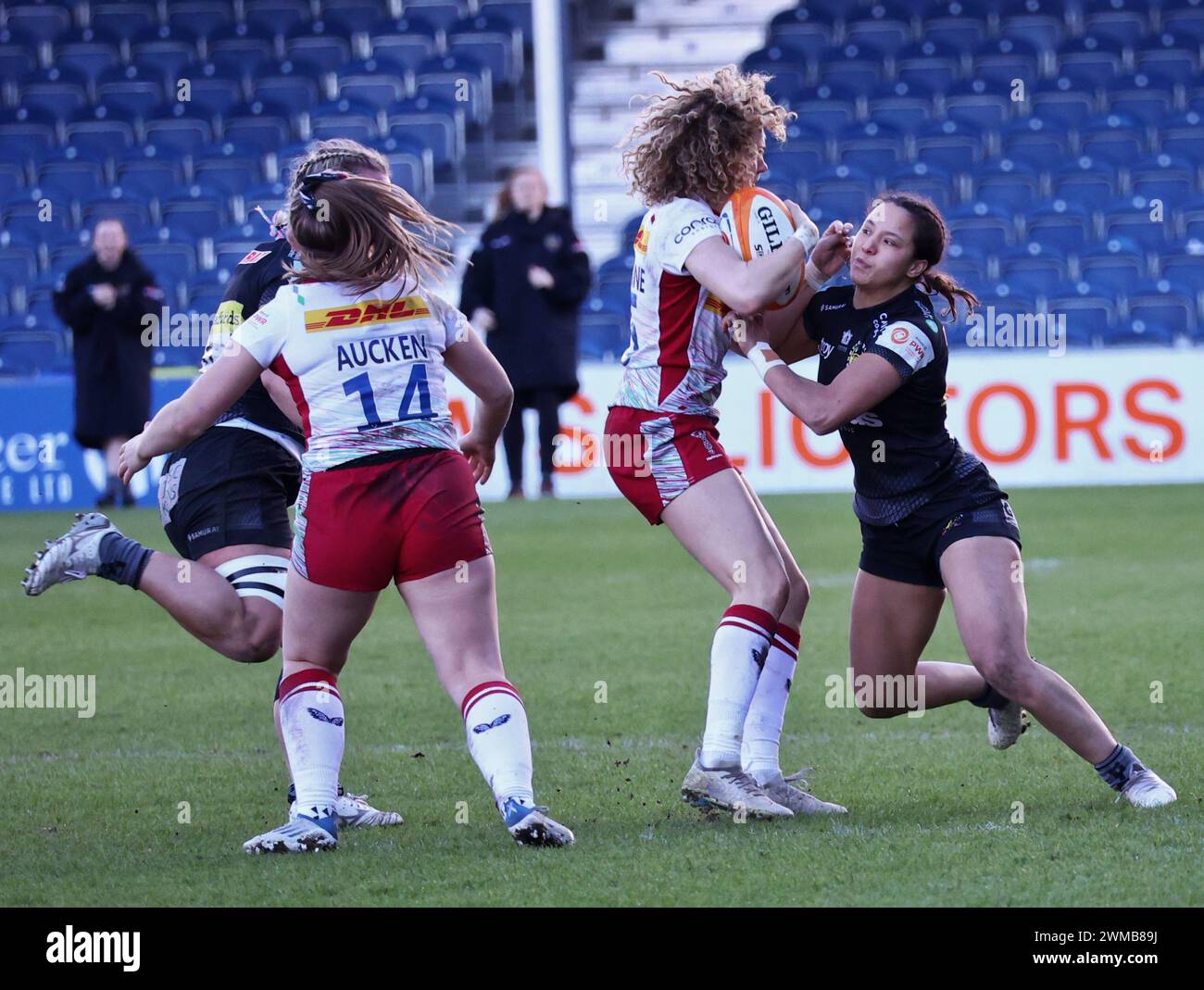 Exeter, Devon, Regno Unito. 24 febbraio 2024. Allianz Premiership Women's Rugby: Exeter Chiefs vs Harlequins Women at Sandy Park, Exeter, Devon, Regno Unito. Nella foto: Ellie Kildunne ha affrontato crediti: Nidpor/Alamy Live News Foto Stock