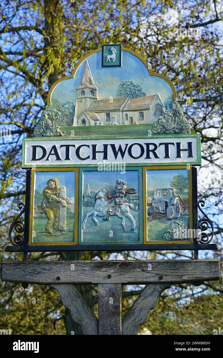 Il cartello dipinto del villaggio a Datchworth, Hertfordshire Foto Stock