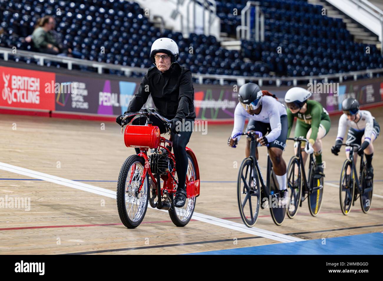 MANCHESTER, REGNO UNITO. 25 febbraio, 24. Una visione generale del Women Keirin 1 ° Round degli eventi finali durante i Campionati nazionali britannici di pista 2024 al National Cycling Centre di domenica 25 febbraio 2024 a MANCHESTER, REGNO UNITO. Crediti: Taka G Wu/Alamy Live News Foto Stock