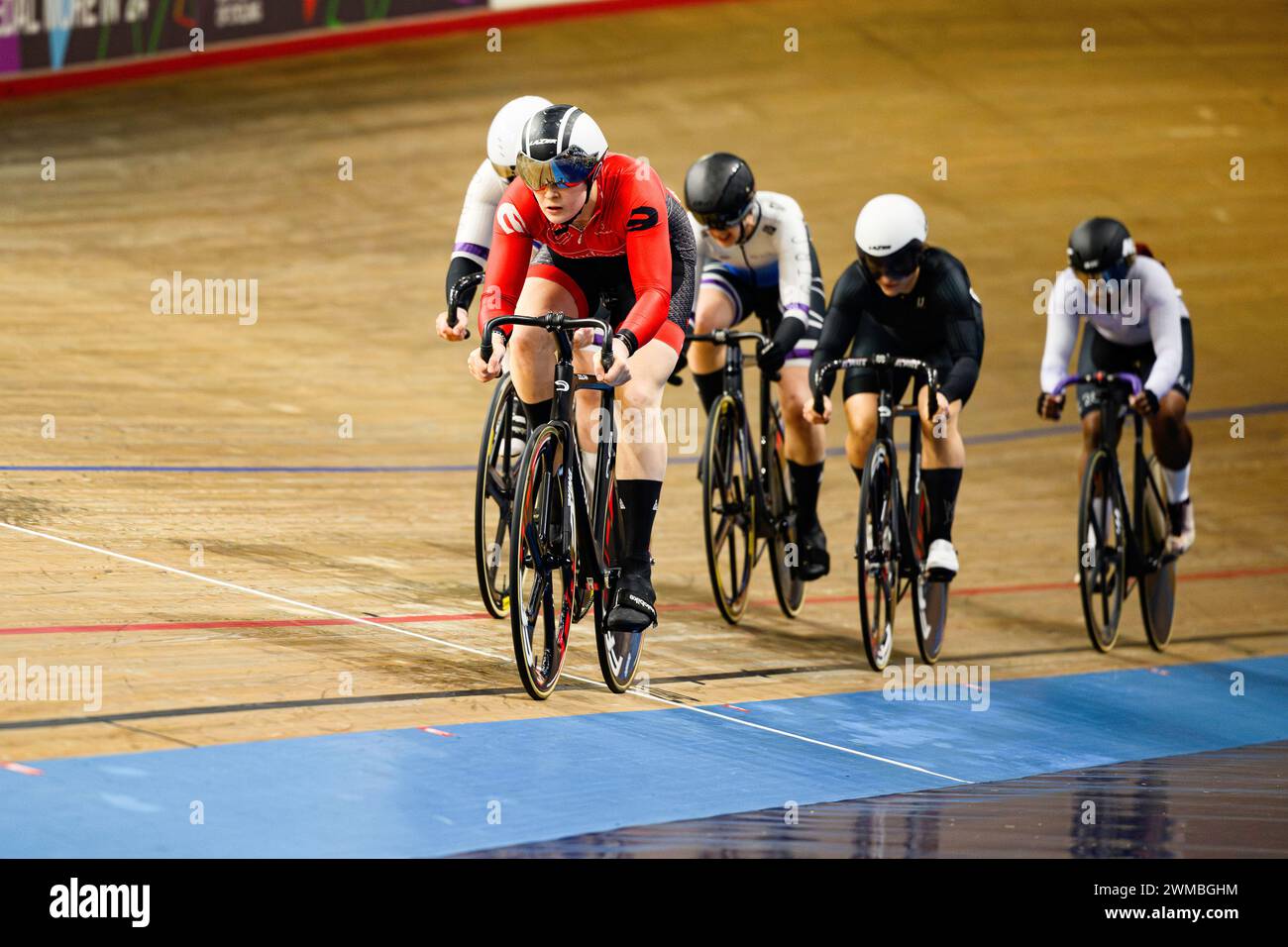 MANCHESTER, REGNO UNITO. 25 febbraio, 24. JOHNSON Kirsty (ERC) (centro) in Women Keirin 1 ° turno di eventi finali durante 2024 British National Track Championships presso il National Cycling Centre domenica 25 febbraio 2024 a MANCHESTER, REGNO UNITO. Crediti: Taka G Wu/Alamy Live News Foto Stock