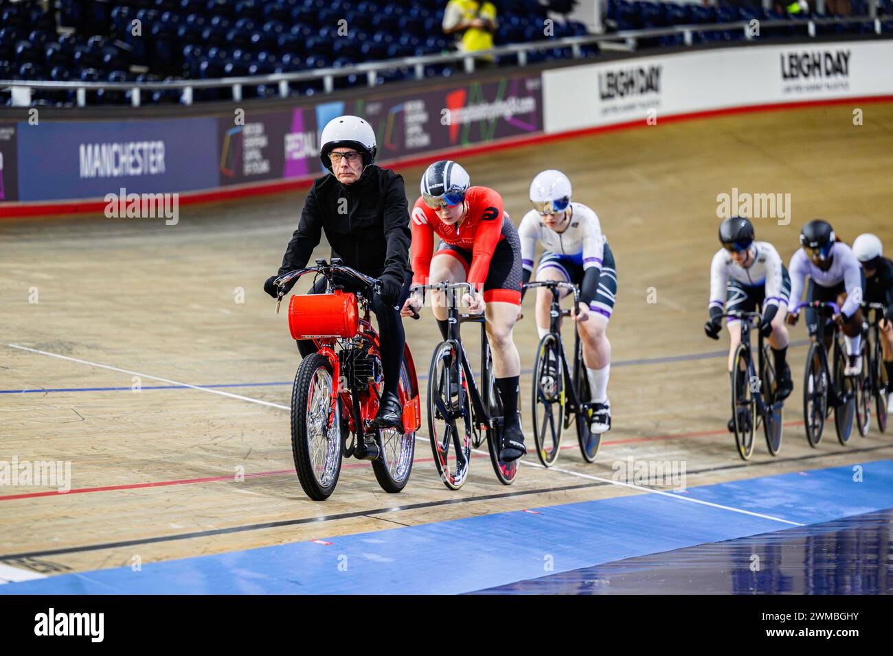 MANCHESTER, REGNO UNITO. 25 febbraio, 24. Una visione generale del Women Keirin 1 ° Round degli eventi finali durante i Campionati nazionali britannici di pista 2024 al National Cycling Centre di domenica 25 febbraio 2024 a MANCHESTER, REGNO UNITO. Crediti: Taka G Wu/Alamy Live News Foto Stock