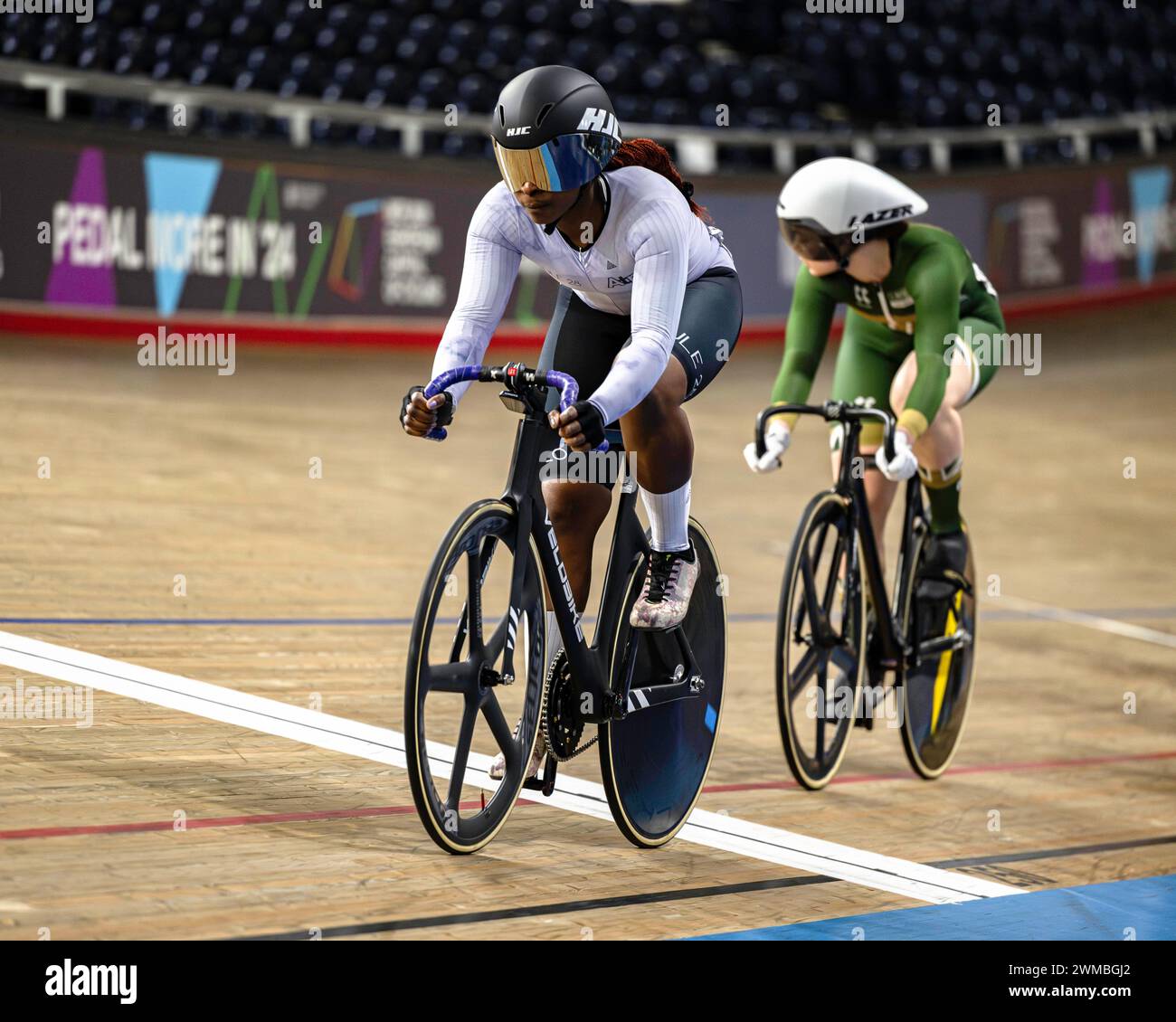 MANCHESTER, REGNO UNITO. 25 febbraio, 24. ADESIDA Yewande of Rule 28 x ATP Performance (centro) in donne Keirin 1° round di gare finali durante i Campionati nazionali britannici di pista 2024 al National Cycling Centre domenica 25 febbraio 2024 a MANCHESTER, REGNO UNITO. Crediti: Taka G Wu/Alamy Live News Foto Stock