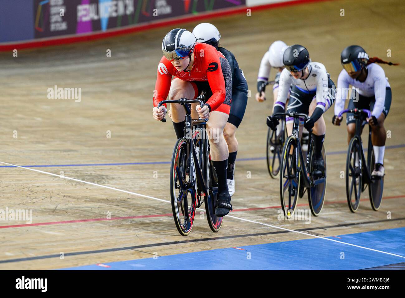 MANCHESTER, REGNO UNITO. 25 febbraio, 24. JOHNSON Kirsty (ERC) (centro) in Women Keirin 1 ° turno di eventi finali durante 2024 British National Track Championships presso il National Cycling Centre domenica 25 febbraio 2024 a MANCHESTER, REGNO UNITO. Crediti: Taka G Wu/Alamy Live News Foto Stock