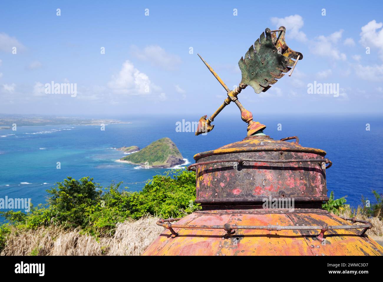 Faro di Moule-a-Chique, con la sua cupola rimossa e in attesa di restauro - Vieux Fort, Saint Lucia, Indie occidentali Foto Stock