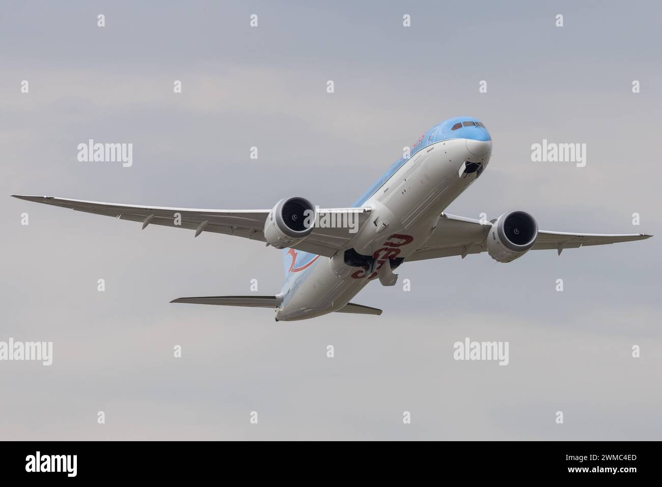 Die Boeing 787-9 Dreamliner B789 der Fluglinie Neos NO / NOS mit der Registrierung EI-NUA MSN: 65314 startet vom Flughafen Hamburg Airport EDDH/HAM. Amburgo Amburgo Germania *** il Boeing 787 9 Dreamliner B789 della compagnia aerea Neos NO NOS con registrazione EI NUA MSN 65314 decolla dall'aeroporto di Amburgo EDDH HAM Amburgo Germania Foto Stock