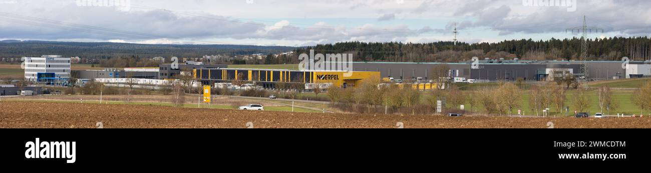 Villingen-Schwenningen, Germania, 24 febbraio 2024. Il consumo di terreni, le aree industriali verdi consumano terreni arabili di valore. L'uso del suolo minaccia nat Foto Stock