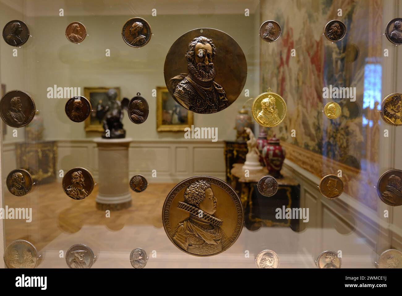 Medaglie europee del XVII e XVIII secolo esposte nella Galleria Nazionale d'Arte Washington DC. STATI UNITI Foto Stock