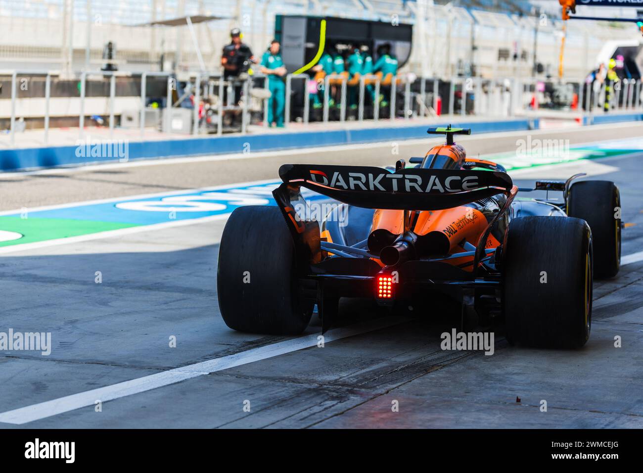 MANAMA, BAHRAIN, BAHRAIN International Circuit, 23.Feb.2024: Lando Norris di Gran Bretagna e McLaren F1 Team durante i test di Formula 1 in Bahrain Foto Stock