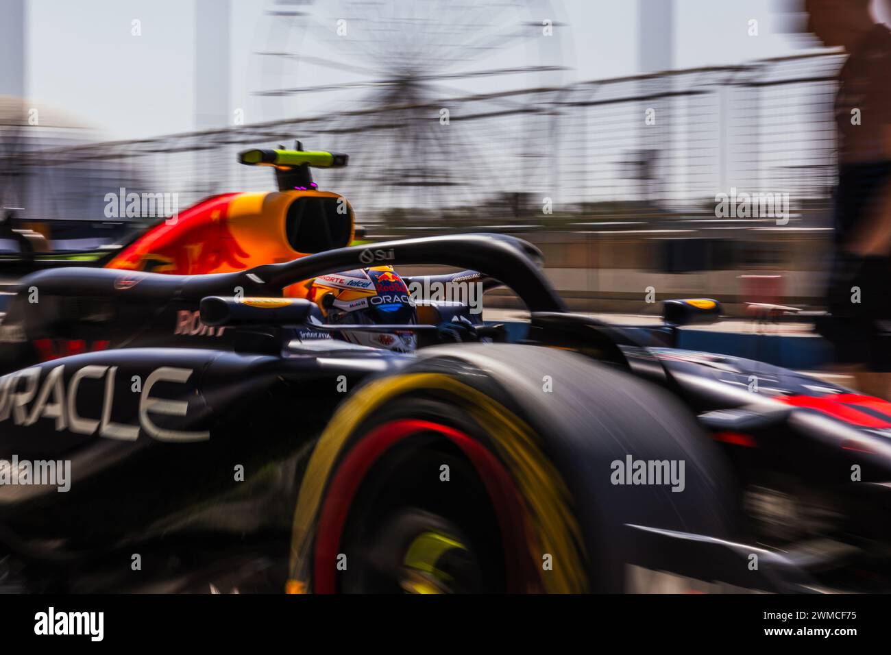 MANAMA, BAHREIN, BAHRAIN International Circuit, 23.feb.2024: Sergio Perez del Messico e Oracle Red Bull Racing durante i test di Formula 1 del Bahrain Foto Stock