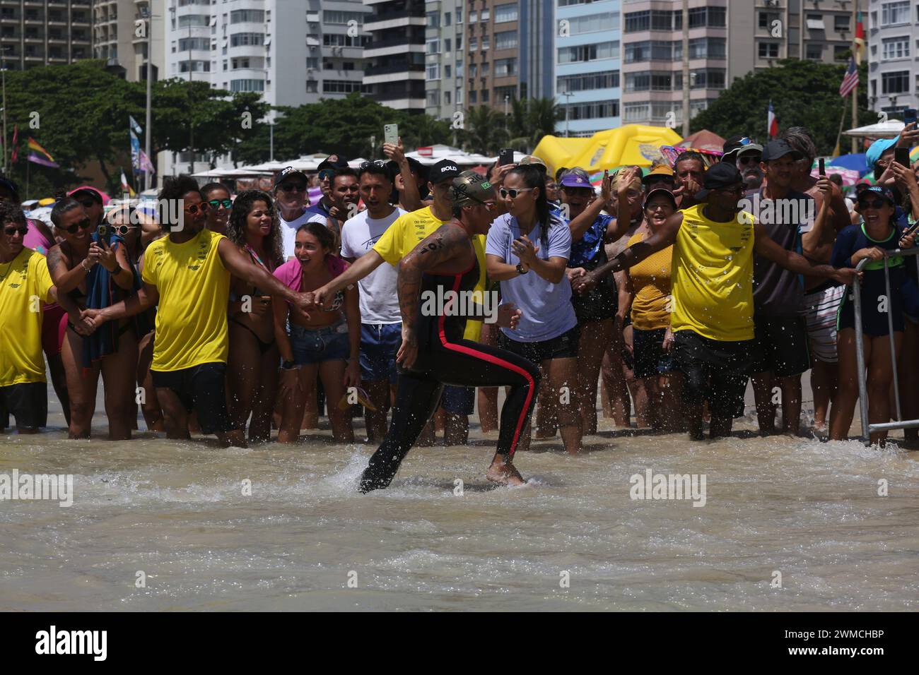 25 febbraio 2024, Rio De Janeiro, Rio De Janeiro, Brasile: RIO DE JANEIRO (RJ), 02/25/2024 - NUOTO/ANA MARCELA/REINHA DO Mar - la campionessa olimpica di nuoto Ana Marcela ha vinto il circuito Rainha do Mar che si è svolto questa domenica sulla spiaggia di Copacabana, Rio de Janeiro. (Credit Image: © Aline Ribeiro Alcantara/TheNEWS2 via ZUMA Press Wire) SOLO PER USO EDITORIALE! Non per USO commerciale! Foto Stock