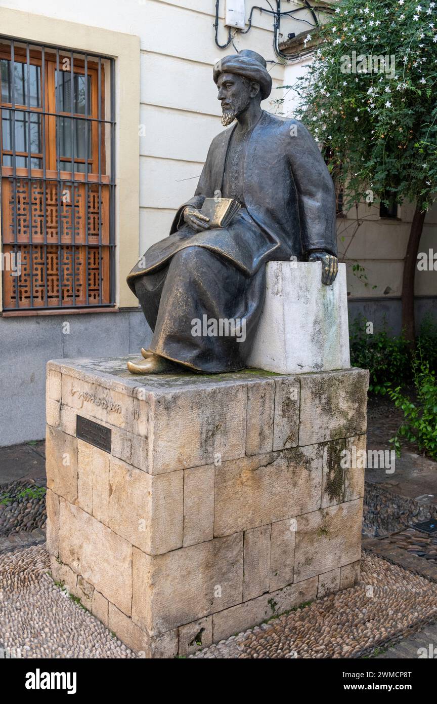 Una statua di Moses ben Maimon, comunemente nota come Maimonide, e indicata anche con l'acronimo ebraico, "Rambam". Era un rabbino sefardita e filoso Foto Stock