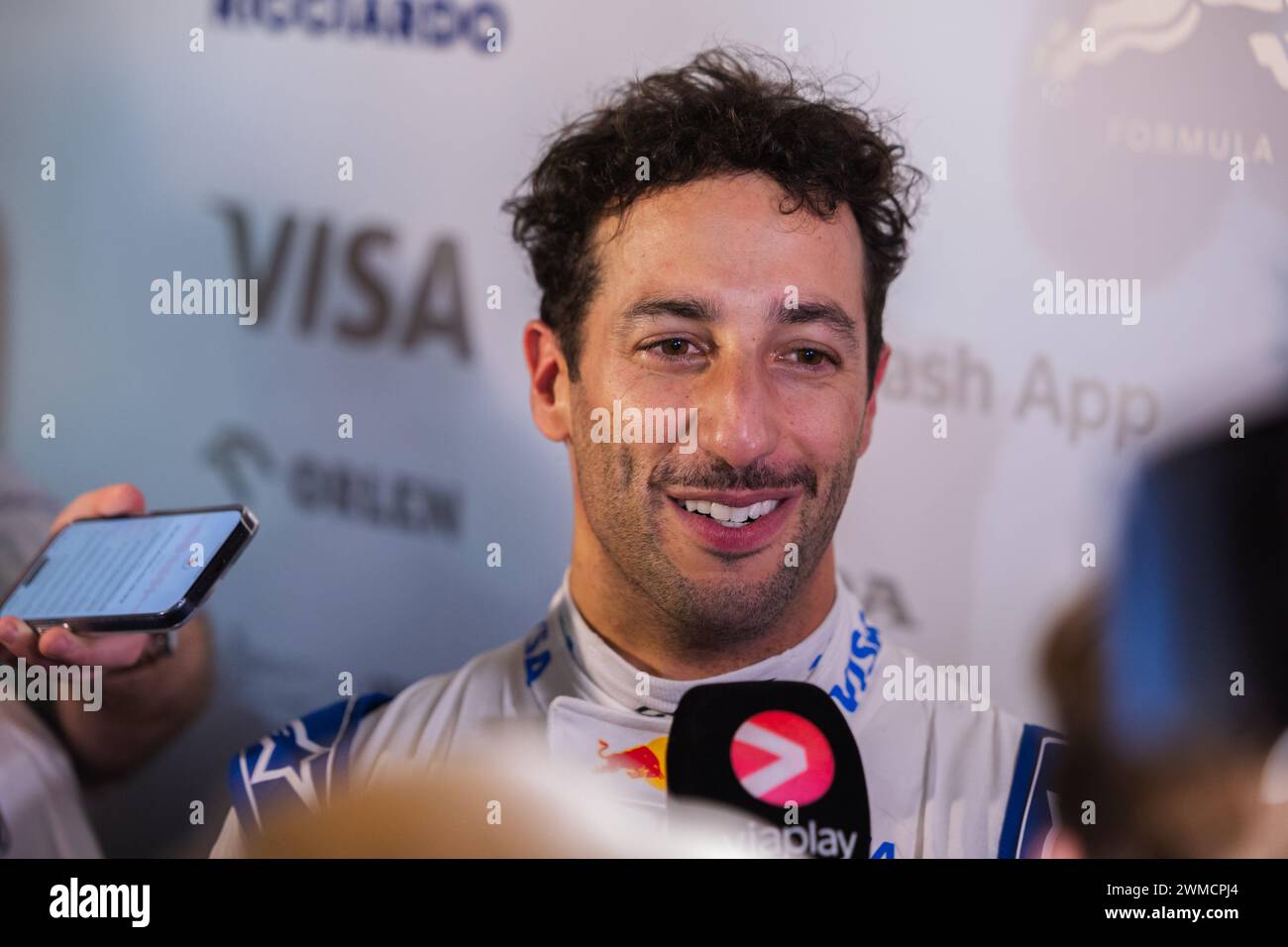 MANAMA, BAHREIN, BAHRAIN International Circuit, 21.feb.2024: Daniel Ricciardo dell'Australia e Visa Cash App RB durante i test invernali di Formula uno del Bahrain Foto Stock